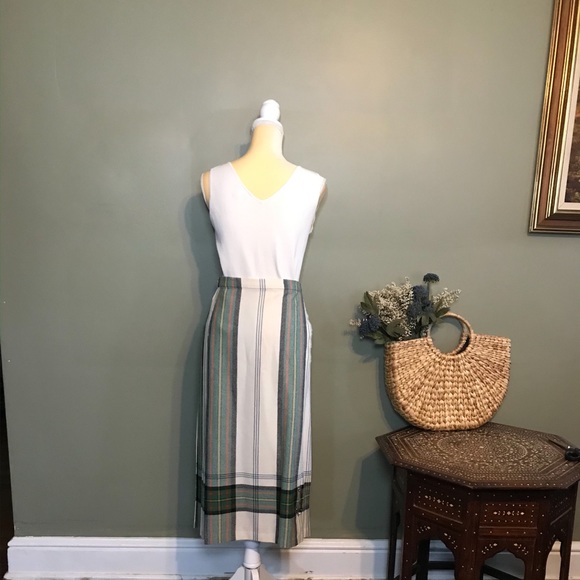 100% Wool Made in Scotland Pleated Plaid Skirt - Picture 4 of 8